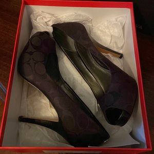 Size 9 Coach pumps